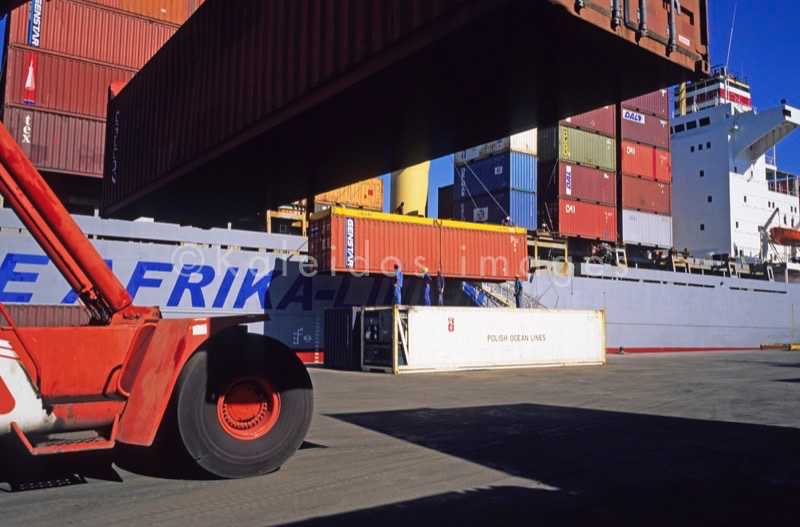 Mayotte;Comoros;Longoni;Ports;Container carrier;SEAL USARAMO;Deutsche Afrika Linien;Containers;Ships