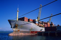 Archipel-des-Comores;-Câbles;-Cargo;-Conteneurs;-France;-Kaleidos;-Kaleidos-images;-La-parole-à-limage;-Laurent-Abad;-Mayotte;-Océan-Indien;-Port;-Quai;-Seal-Usaramo;-Stories-Pictures;-Transport-maritime