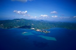 Archipel-des-Comores;-Collines;-France;-Île;-Kaleidos;-Kaleidos-images;-La-parole-à-limage;-Lagon;-Laurent-Abad;-Mayotte;-Mer;-Nuages;-Océan-Indien;-Paysage;-Stories-Pictures;-Vue-aérienne