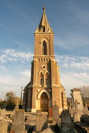 Architecture-religieuse;-Briques;-Calvados;-Cimetière;-Clocher;-Croix;-Église;-Église-Sainte-Honorine;-France;-Kaleidos;-Kaleidos-images;-La-parole-à-limage;-Lieux-de-culte;-Normandie;-Patrimoine-religieux;-Pierres-tombales;-Saint-Pierre-en-Auge;-Stories-Pictures;-Tarek-Charara;-Tombes