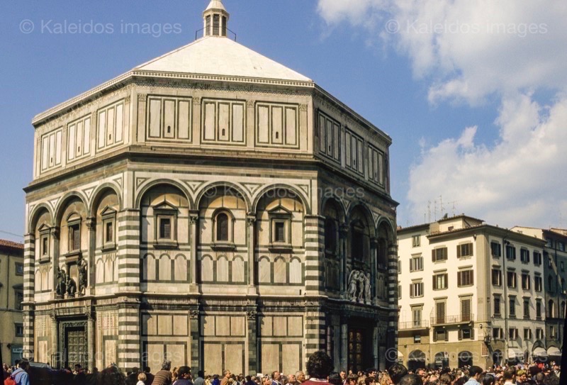 Architecture;Architecture romane;Catholic churches;Catholicisme;Christianisme;Chrétiens;Churches;Florence;Italie;Italy;Kaleidos;Kaleidos images;La parole à l'image;Lieux de culte;Patrimoine Mondial;Patrimoine de l'Humanité;Philippe Guery;Places of worship;Romanesque Architecture;Toscane;Tuscany;UNESCO;World Heritage;Églises;Églises catholiques