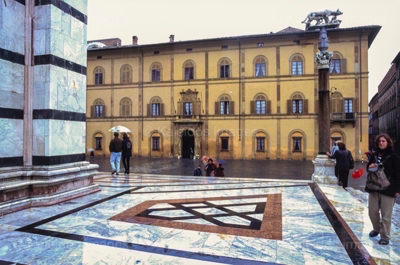 Architecture;Architecture de la Renaissance;Bernardo Buontalenti;Italie;Italy;Kaleidos;Kaleidos images;La parole à l'image;Philippe Guery;Pluie;Rain;Renaissance Architecture;Siena;Sienne
