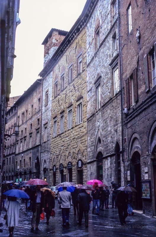 Architecture;Italie;Italy;Kaleidos;Kaleidos images;La parole à l'image;Philippe Guery;Pluie;Rain;Siena;Sienne