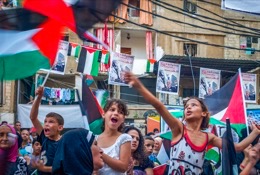 Camps-de-refugiés;Chatila;Drapeaux;Kaleidos;Kaleidos-images;La-parole-à-limage;Palestiniens;Refugee-camps;Réfugiés-palestiniens;Tarek-Charara;UNRWA