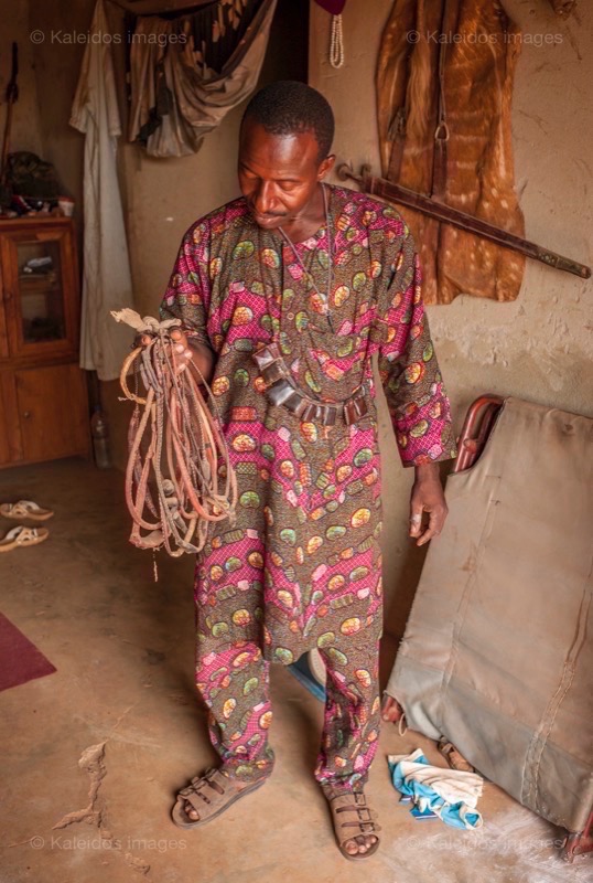 Afrique;Amulettes;Bénin;Grigris;Hommes;Kaleidos;Kaleidos images;La parole à l'image;Moussa Atta;Pehonko;Talismans;Tarek Charara