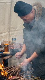 19th-arrondissement;-Barbecue;-Belleville;-Black-beanie;-Chinese-culture;-Chinese-New-Year;-Cook;-Culinary-specialties;-Fire;-Flames;-France;-Gastronomy;-Grilled-meat;-Kaleidos;-Kaleidos-images;-La-parole-à-limage;-Lunar-New-Year;-Man;-Parade;-Paris;-Pop-up-stand;-Rue-de-Belleville;-Skewers;-Smoke;-Stories-Pictures;-Street-cooking;-Street-food;-Tarek-Charara;-Tent;-Traditional-festival;-Water-Rabbit;-Year-of-the-Rabbit
