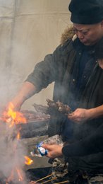 19th-arrondissement;-Barbecue;-Belleville;-Chinese-culture;-Chinese-New-Year;-Cook;-Culinary-specialties;-Fire;-Flames;-France;-Gastronomy;-Grilled-meat;-Kaleidos;-Kaleidos-images;-La-parole-à-limage;-Lunar-New-Year;-Man;-Parade;-Paris;-Plastic-bottle;-Pop-up-stand;-Rue-de-Belleville;-Skewers;-Smoke;-Stories-Pictures;-Street-cooking;-Street-food;-Tarek-Charara;-Tent;-Traditional-festival;-Water-Rabbit;-Year-of-the-Rabbit