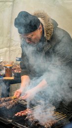 19th-arrondissement;-Barbecue;-Belleville;-Black-beanie;-Chinese-culture;-Chinese-New-Year;-Cook;-Culinary-specialties;-France;-Gastronomy;-Grilled-meat;-Kaleidos;-Kaleidos-images;-La-parole-à-limage;-Lunar-New-Year;-Man;-Parade;-Paris;-Pop-up-stand;-Rue-de-Belleville;-Skewers;-Smoke;-Spice-jar;-Stories-Pictures;-Street-cooking;-Street-food;-Tarek-Charara;-Tent;-Traditional-festival;-Water-Rabbit;-Year-of-the-Rabbit