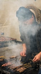 19th-arrondissement;-Barbecue;-Belleville;-Black-beanie;-Chinese-culture;-Chinese-New-Year;-Cook;-Culinary-specialties;-France;-Gastronomy;-Grilled-meat;-Kaleidos;-Kaleidos-images;-La-parole-à-limage;-Lunar-New-Year;-Man;-Parade;-Paris;-Pop-up-stand;-Rue-de-Belleville;-Skewers;-Smoke;-Stories-Pictures;-Street-cooking;-Street-food;-Tarek-Charara;-Tent;-Traditional-festival;-Water-Rabbit;-Year-of-the-Rabbit