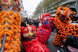 19th-arrondissement;-Belleville;-Chinese-culture;-Chinese-New-Year;-Dancers;-Evil-spirits;-France;-Fringes;-Good-luck-charm;-Kaleidos;-Kaleidos-images;-La-parole-à-limage;-Lion-dance;-Lions;-Lunar-New-Year;-Orange-lions;-Parade;-Paris;-Red-lanterns;-Red-lions;-Rue-de-Belleville;-Sequins;-Spectators;-Stories-Pictures;-Tarek-Charara;-Traditional-costumes;-Traditional-festival;-Trees;-Water-Rabbit;-Year-of-the-Rabbit