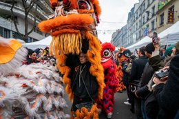 19th-arrondissement;-Belleville;-Cameras;-Chinese-characters;-Chinese-culture;-Chinese-New-Year;-Dancers;-Evil-spirits;-France;-Good-luck-charm;-Kaleidos;-Kaleidos-images;-La-parole-à-limage;-Lion-dance;-Lions;-Lunar-New-Year;-Orange-lion;-Parade;-Paris;-Photographers;-Red-lion;-Rue-de-Belleville;-Smartphones;-Spectators;-Stories-Pictures;-Tarek-Charara;-Tents;-Traditional-costumes;-Traditional-festival;-Water-Rabbit;-White-lion;-Year-of-the-Rabbit
