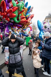 19th-arrondissement;-Balloon-seller;-Balloons;-Belleville;-Cart;-Children;-Chinese-culture;-Chinese-New-Year;-Crowd;-Families;-Foil-balloons;-France;-Kaleidos;-Kaleidos-images;-La-parole-à-limage;-Lunar-New-Year;-Parade;-Paris;-Rue-de-Belleville;-Stories-Pictures;-Street-vendors;-Tarek-Charara;-Traditional-festival;-Water-Rabbit;-Year-of-the-Rabbit