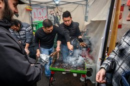 19th-arrondissement;-Barbecue;-Belleville;-Chinese-culture;-Chinese-New-Year;-Cook;-Cooks;-Culinary-specialties;-Customers;-France;-Gastronomy;-Green-barbecue;-Grilled-meat;-Kaleidos;-Kaleidos-images;-La-parole-à-limage;-Lunar-New-Year;-Man;-Parade;-Paris;-Pop-up-stand;-Rue-de-Belleville;-Skewers;-Smoke;-Stories-Pictures;-Street-cooking;-Street-food;-Tarek-Charara;-Tent;-Traditional-festival;-Water-Rabbit;-Year-of-the-Rabbit