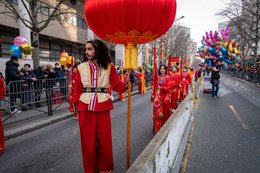 13th-arrondissement;-Balloons;-Barriers;-Chinatown;-Chinese-culture;-Chinese-New-Year;-France;-Kaleidos;-Kaleidos-images;-La-parole-à-limage;-Lunar-New-Year;-Parade;-Paris;-Participants;-Pole;-Red-costumes;-Red-lantern;-Stories-Pictures;-Tarek-Charara;-Traditional-festival;-Water-Rabbit;-Year-of-the-Rabbit