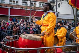 13th-arrondissement;-Barriers;-Chinatown;-Chinese-culture;-Chinese-New-Year;-Cymbals;-Drum;-Drums;-France;-Kaleidos;-Kaleidos-images;-La-parole-à-limage;-Lunar-New-Year;-Musicians;-Parade;-Paris;-Percussionist;-Spectators;-Stories-Pictures;-Tarek-Charara;-Traditional-festival;-Water-Rabbit;-Year-of-the-Rabbit;-Yellow-outfit