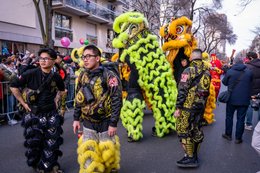 13th-arrondissement;-Balloons;-Barriers;-Chinatown;-Chinese-culture;-Chinese-New-Year;-Dancers;-Evil-spirits;-France;-Good-luck-charm;-Green-lion;-Kaleidos;-Kaleidos-images;-La-parole-à-limage;-Lion-dance;-Lions;-Lunar-New-Year;-Parade;-Paris;-Spectators;-Stories-Pictures;-Tarek-Charara;-Traditional-costumes;-Traditional-festival;-Water-Rabbit;-Year-of-the-Rabbit;-Yellow-lion