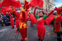 13th-arrondissement;-Associations;-Chinatown;-Chinese-culture;-Chinese-New-Year;-Dancers;-Fan-dance;-France;-Kaleidos;-Kaleidos-images;-La-parole-à-limage;-Lunar-New-Year;-Parade;-Paris;-Participants;-Red-fans;-Spectators;-Stories-Pictures;-Tarek-Charara;-Traditional-festival;-Water-Rabbit;-Year-of-the-Rabbit
