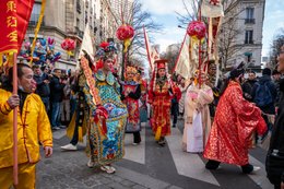 13th-arrondissement;-Associations;-Banners;-Chinatown;-Chinese-characters;-Chinese-culture;-Chinese-New-Year;-Flags;-France;-Headdresses;-Kaleidos;-Kaleidos-images;-La-parole-à-limage;-Lunar-New-Year;-Parade;-Paris;-Participants;-Pedestrian-crossing;-Red-lanterns;-Spectators;-Stories-Pictures;-Tarek-Charara;-Theatrical-costumes;-Traditional-festival;-Water-Rabbit;-Year-of-the-Rabbit